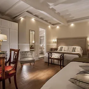 La Residenza Del Sole Al Pantheon Bed and Breakfast
