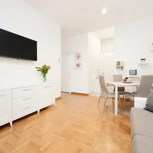 White Flat Labicana Appartement